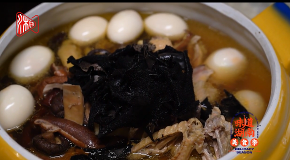 Tujia Steamed Dish with Edible Fungu...